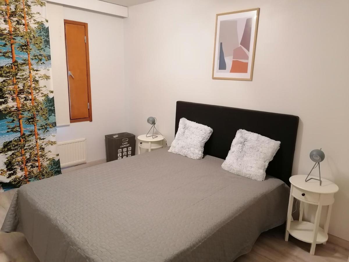 Keskustan Kaksio Parvekkeella, Ilmastoitu. Apartman Savonlinna Kültér fotó
